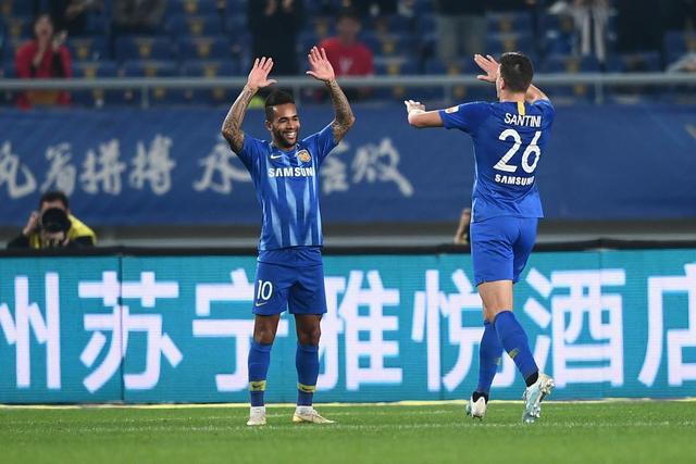 5-0大胜！拉菲尼亚梅开二度，戈登两次助攻